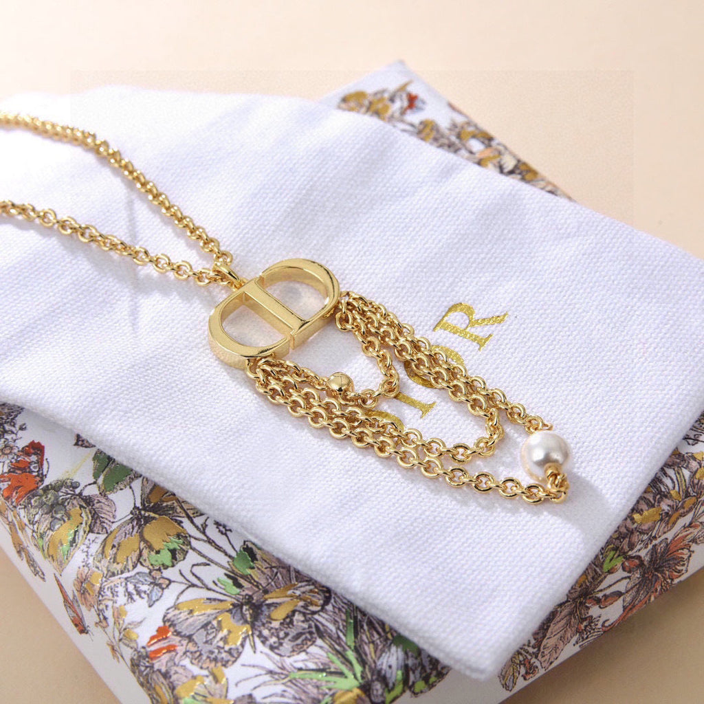 CD 26S PEARL CHAIN DROP LOGO NECKLACE IN GOLD TONE METAL WITH WHITE RESIN PEARL & CRYSTAL 631060