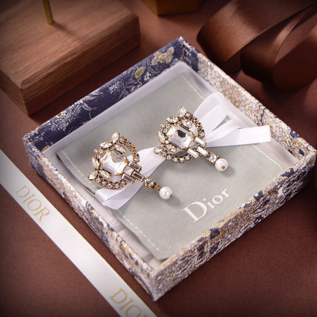 CD 26S VINTAGE CRYSTAL PEARL DROP STATEMENT EARRINGS 631069