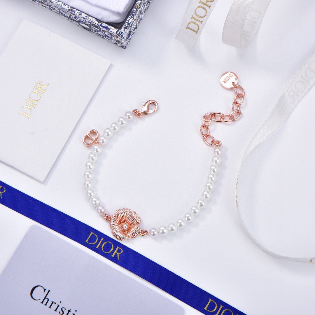 CD 26S PEARL FLOWER CHARM BRACELET IN ROSE GOLD TONE METAL 631860