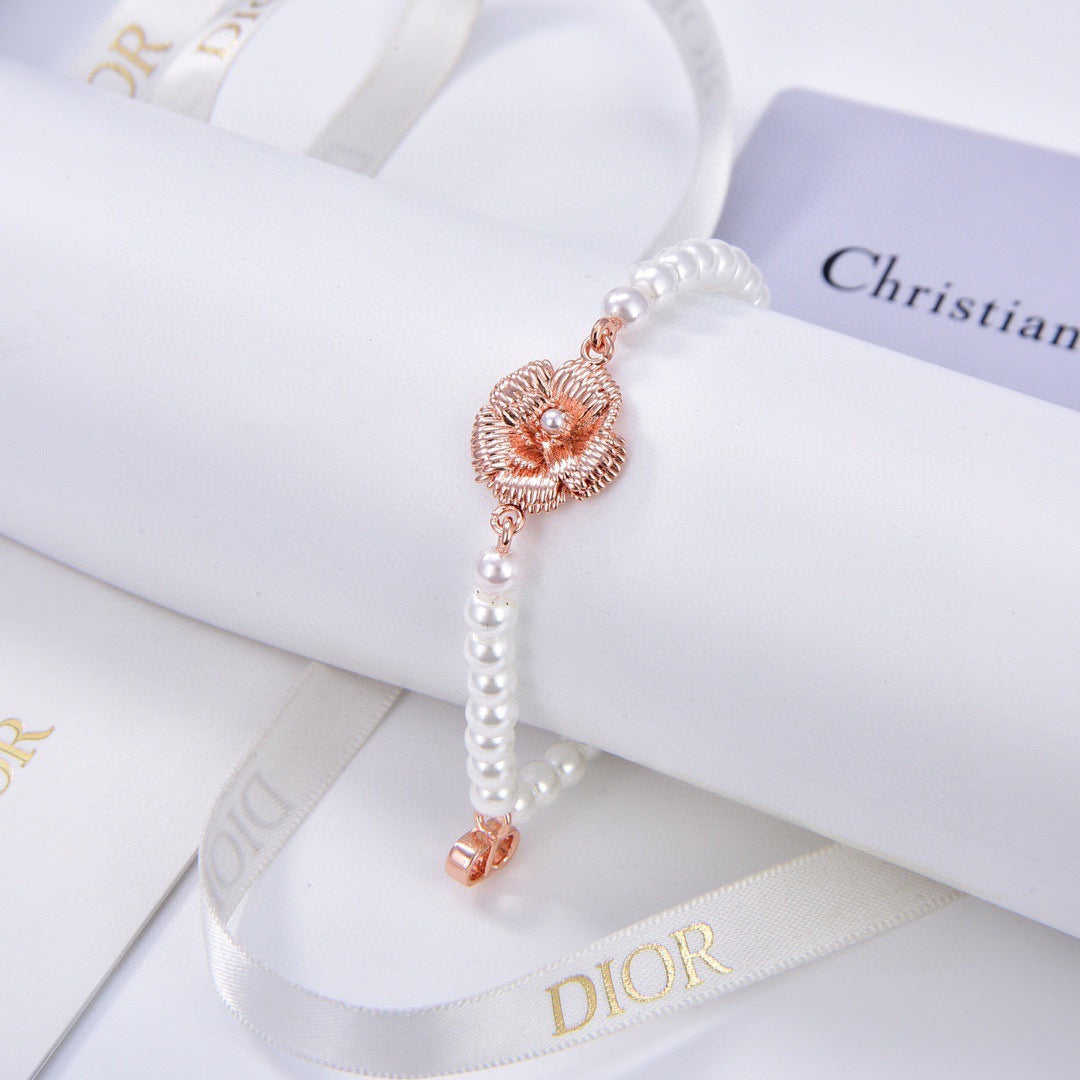 CD 26S PEARL FLOWER CHARM BRACELET IN ROSE GOLD TONE METAL 631860
