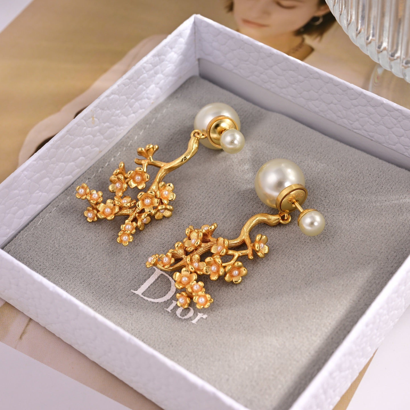 CD 26S DIOR PEARL BLOSSOM BRANCH DROP EARRINGS IN GOLD METAL