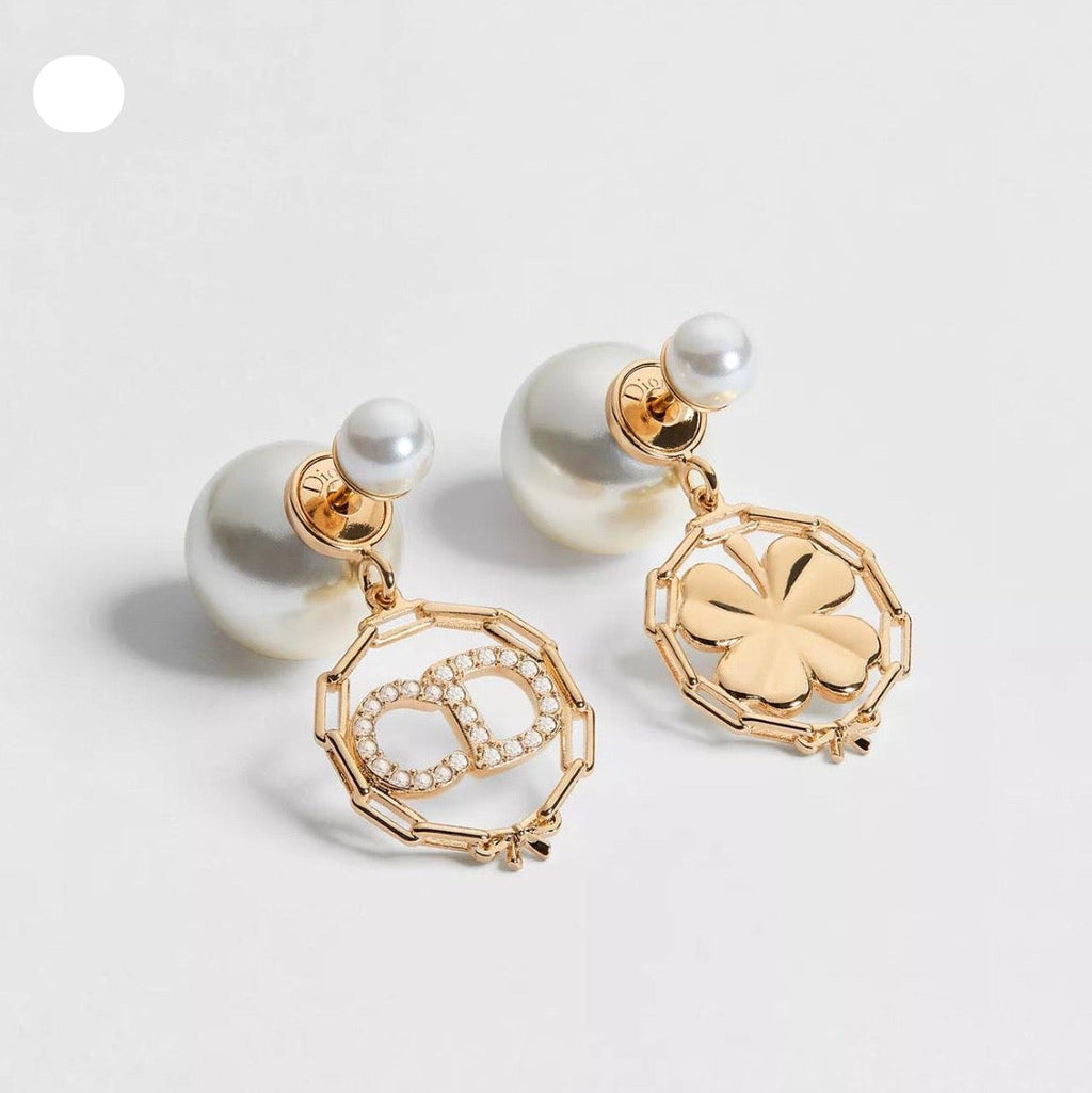 CD 26S TRIBALES CD PEARL CLOVER DROP EARRINGS IN GOLD TONE METAL 646610