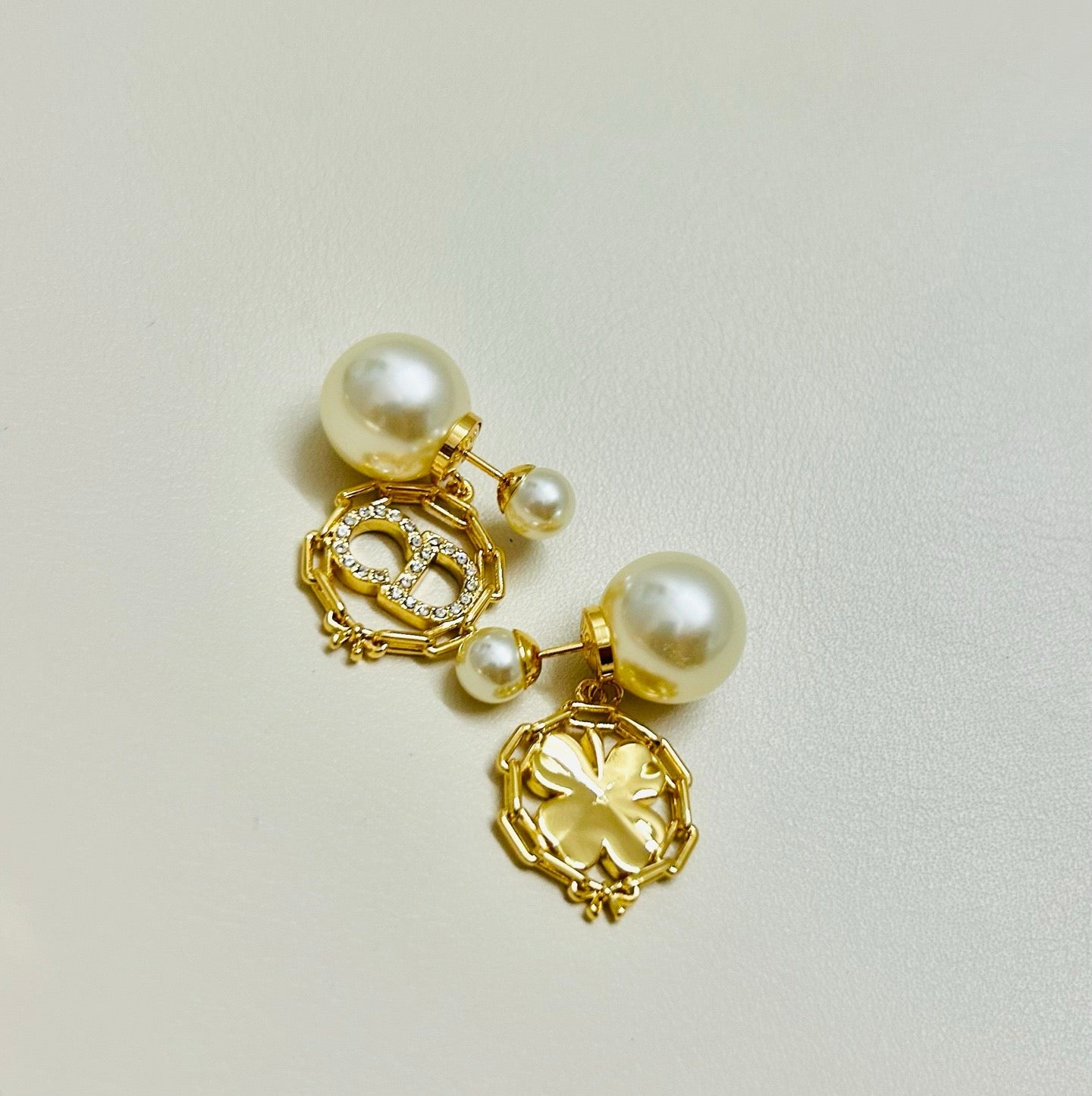 CD 26S TRIBALES CD PEARL CLOVER DROP EARRINGS IN GOLD TONE METAL 646610
