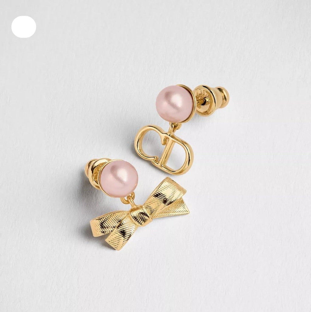 CD 26S PEARL BOW MISMATCH DROP EARRINGS IN GOLD TONE METAL 646611