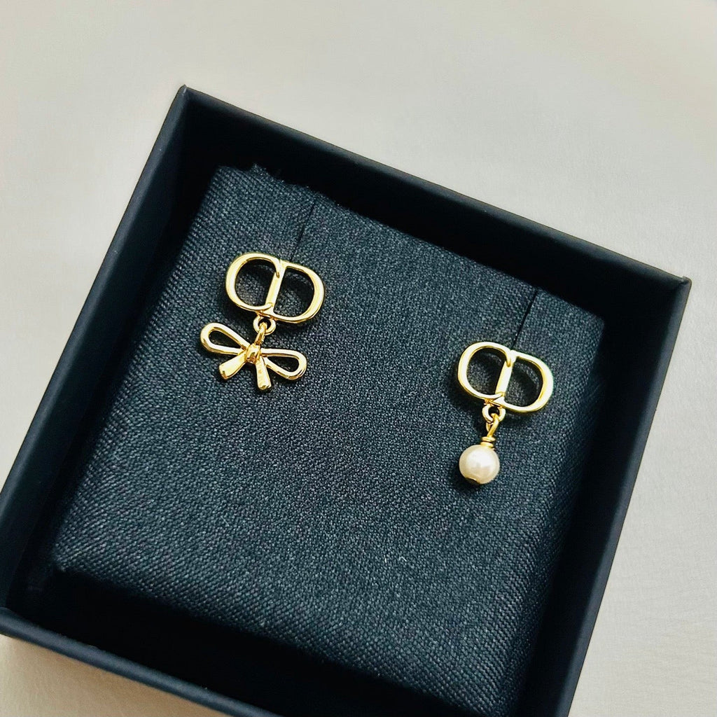 CD 26S MINI BOW PEARL DROP EARRINGS IN GOLD TONE METAL 646612