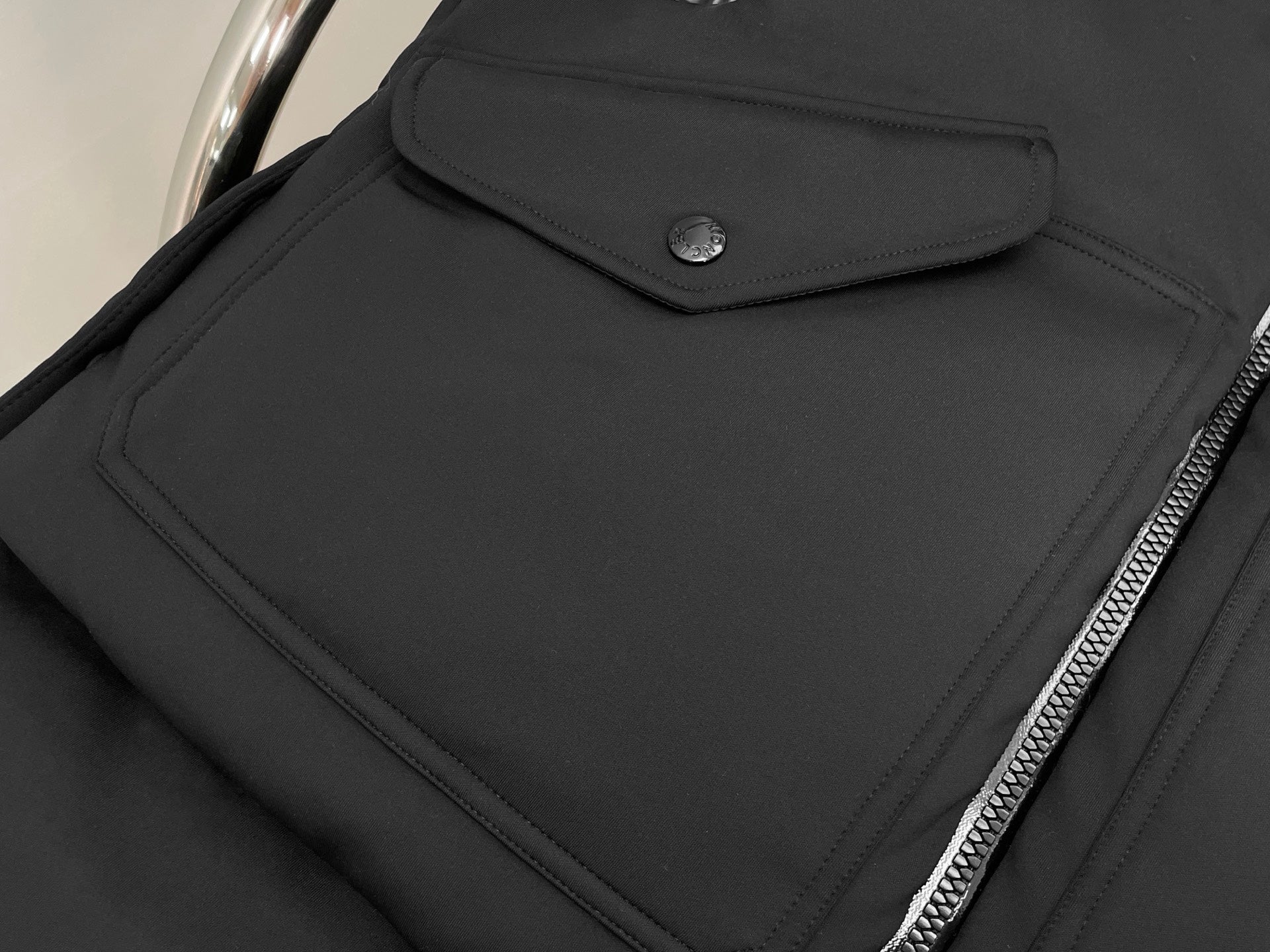 MONCLER 25S SLEEVELESS JACKET 347