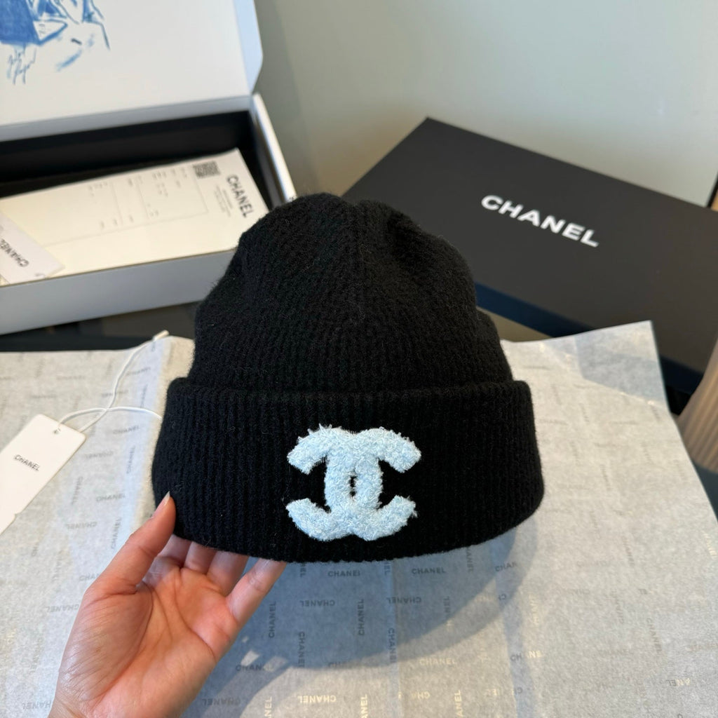 BEANIE HAT IN BLACK WOOL 905241