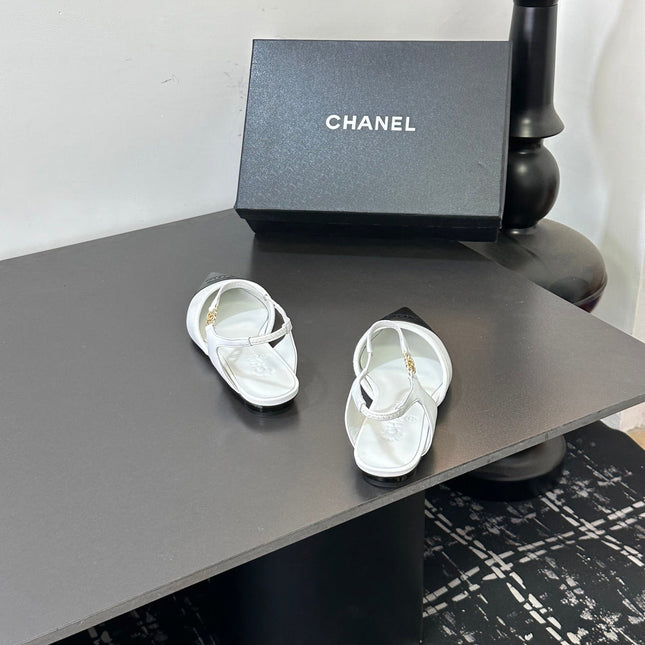 CHANEL 26S FLAT SLINGBACK IN WHITE AND BLACK POINTED-TOE LAMBSKIN