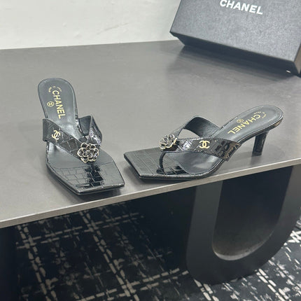 CHANEL 26S HIGH-HEEL THONG SANDALS IN BLACK PATENT CROCODILE-EMBOSSED