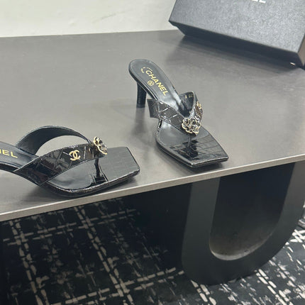 CHANEL 26S HIGH-HEEL THONG SANDALS IN BLACK PATENT CROCODILE-EMBOSSED