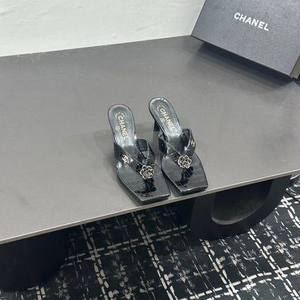 CHANEL 26S HIGH-HEEL THONG SANDALS IN BLACK PATENT CROCODILE-EMBOSSED