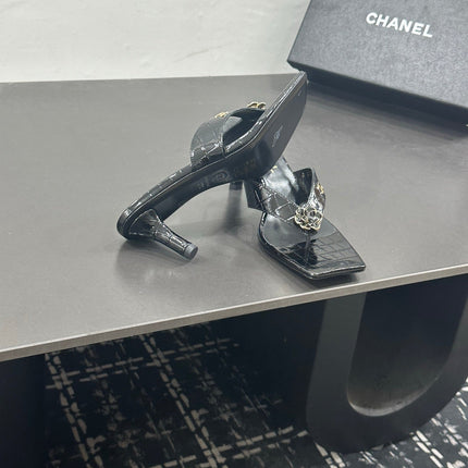 CHANEL 26S HIGH-HEEL THONG SANDALS IN BLACK PATENT CROCODILE-EMBOSSED