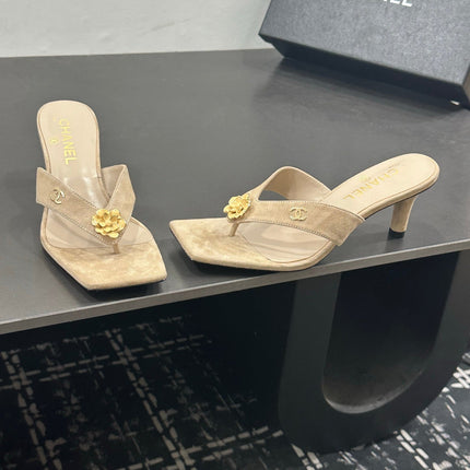 CHANEL 26S HIGH-HEEL THONG SANDALS IN BEIGE SUEDE WITH FLOWER DETAIL