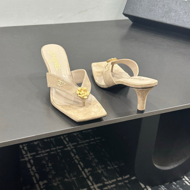 CHANEL 26S HIGH-HEEL THONG SANDALS IN BEIGE SUEDE WITH FLOWER DETAIL