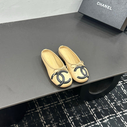 CHANEL 26S BALLET FLATS IN BEIGE CALFSKIN WITH BLACK CC LOGO