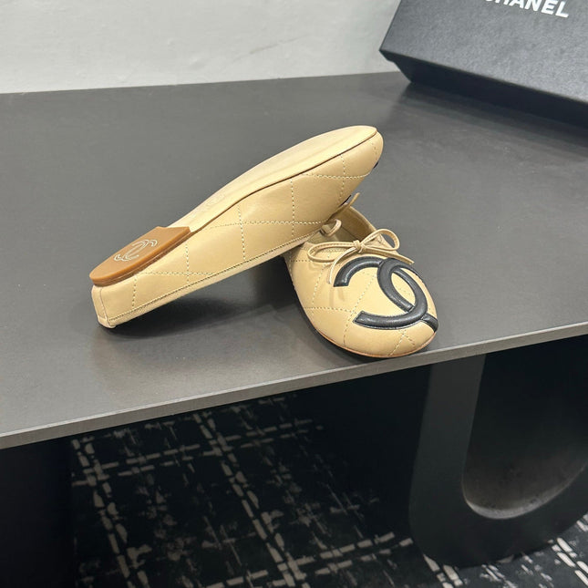 CHANEL 26S BALLET FLATS IN BEIGE CALFSKIN WITH BLACK CC LOGO