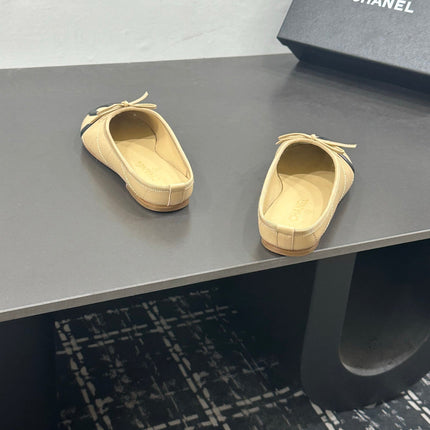 CHANEL 26S BALLET FLATS IN BEIGE CALFSKIN WITH BLACK CC LOGO
