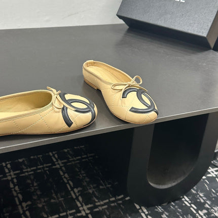 CHANEL 26S BALLET FLATS IN BEIGE CALFSKIN WITH BLACK CC LOGO