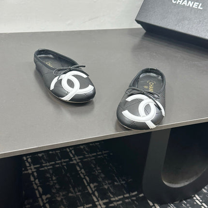 CHANEL 26S BALLET FLATS IN BLACK CALFSKIN WITH WHITE CC LOGO