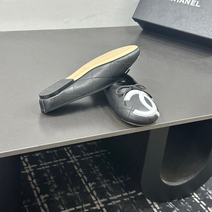 CHANEL 26S BALLET FLATS IN BLACK CALFSKIN WITH WHITE CC LOGO