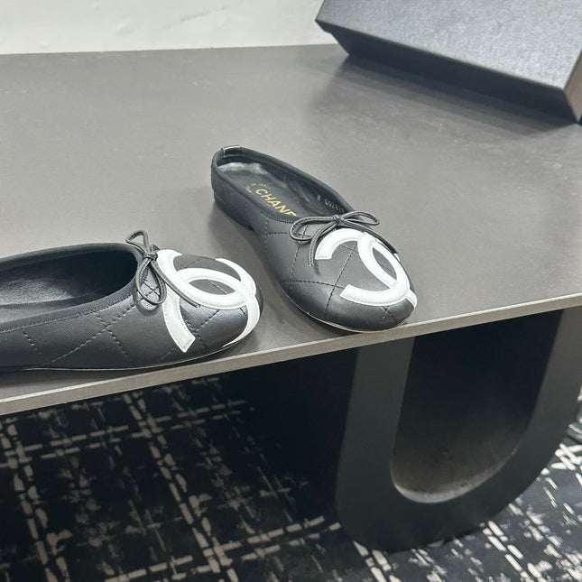 CHANEL 26S BALLET FLATS IN BLACK CALFSKIN WITH WHITE CC LOGO