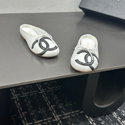 CHANEL 26S BALLET FLATS IN WHITE CALFSKIN WITH BLACK CC LOGO