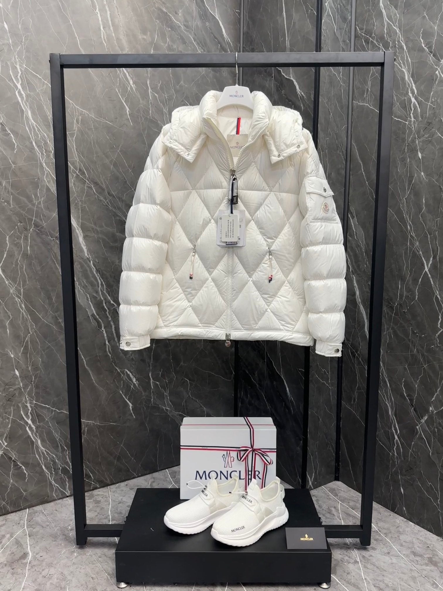 MONCLER 25S JACKET IN WHITE 051