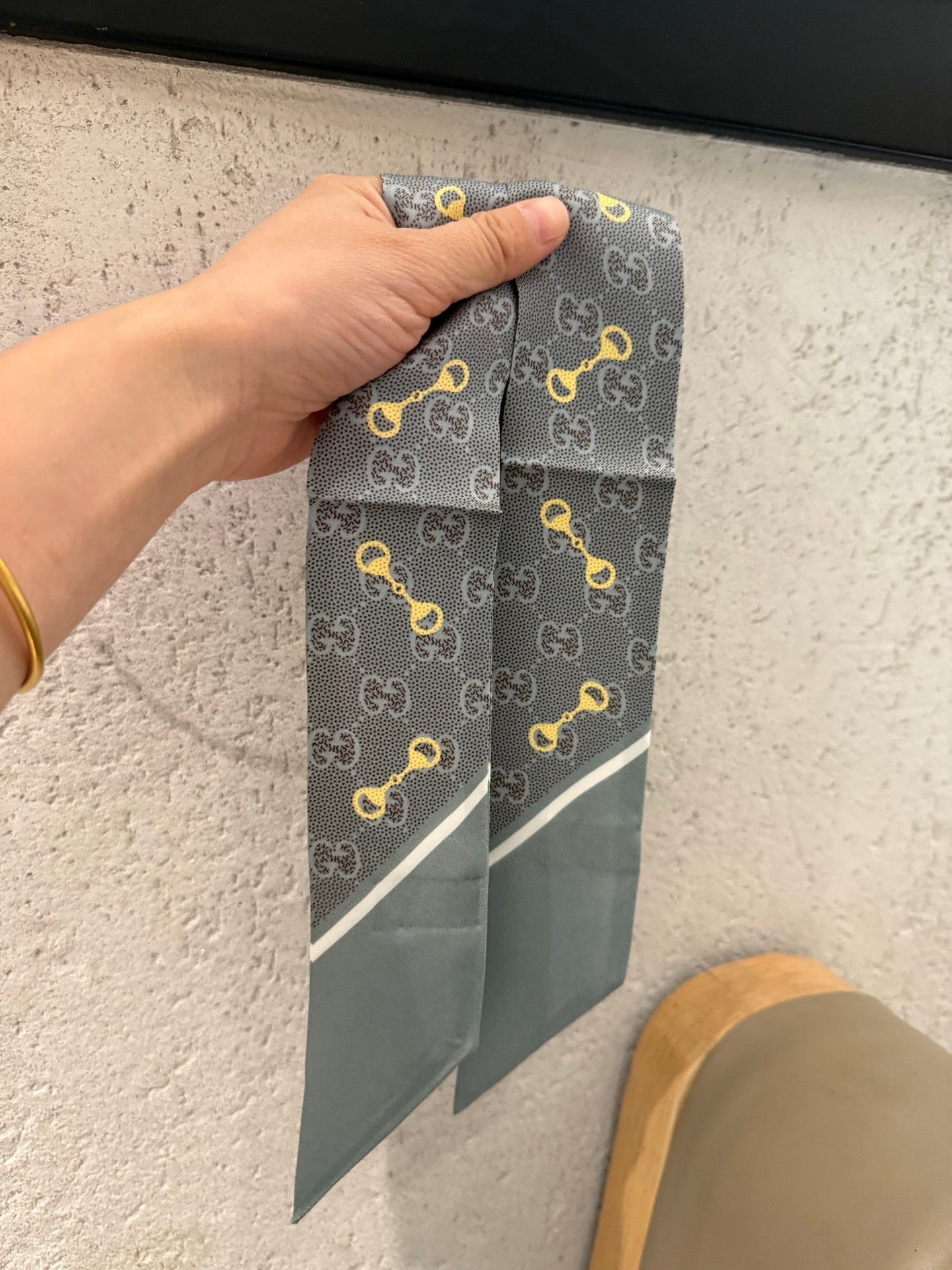 GUCCI 26S SCARF 120 IN SILK 552497