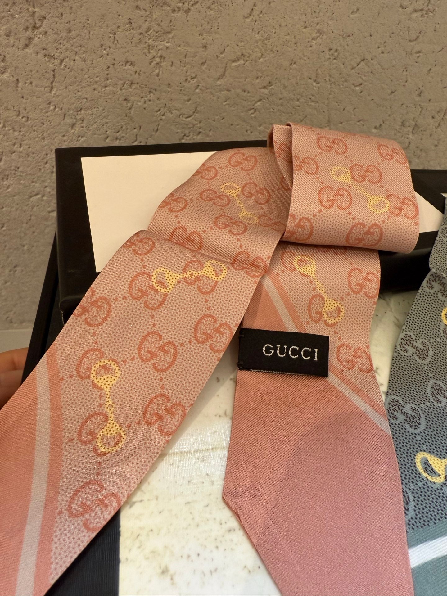 GUCCI 26S SCARF 90 IN SILK 552498
