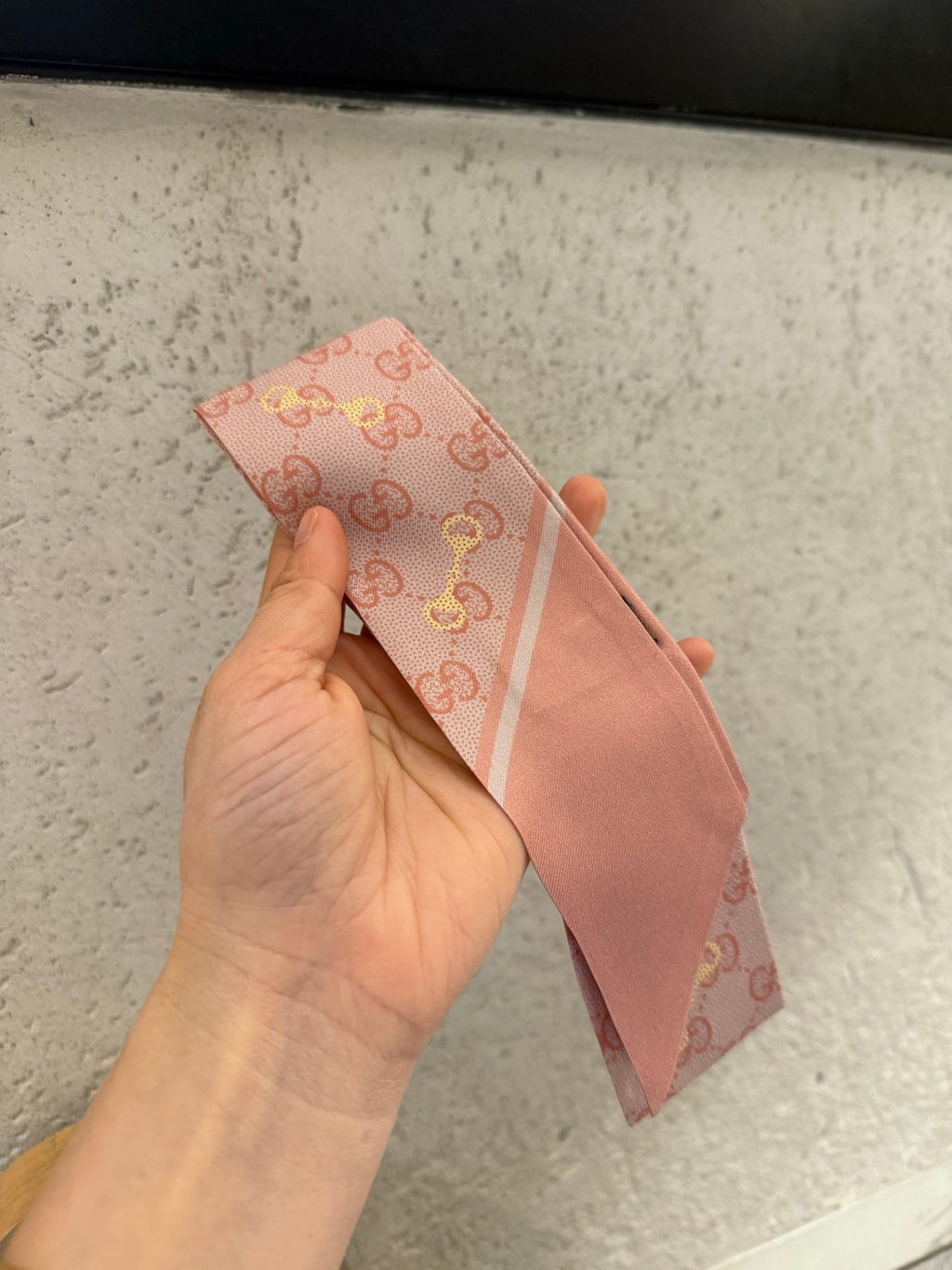 GUCCI 26S SCARF 90 IN SILK 552498