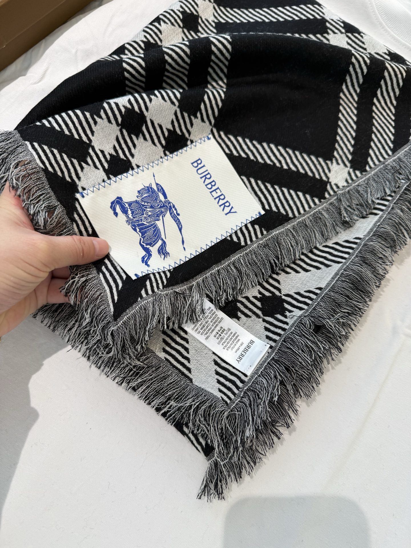 BURBERRY 26S SCARF 200CM IN SILK WOOL 171752