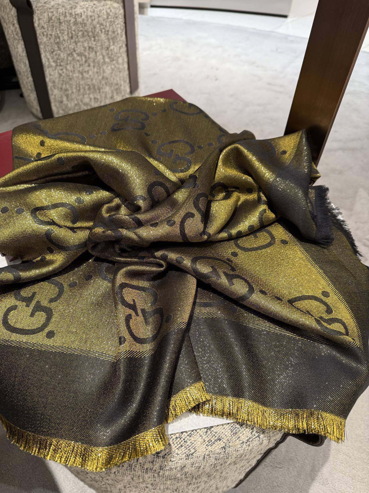 GUCCI 26S SCARF 140 IN CASHMERE AND SILK 309394