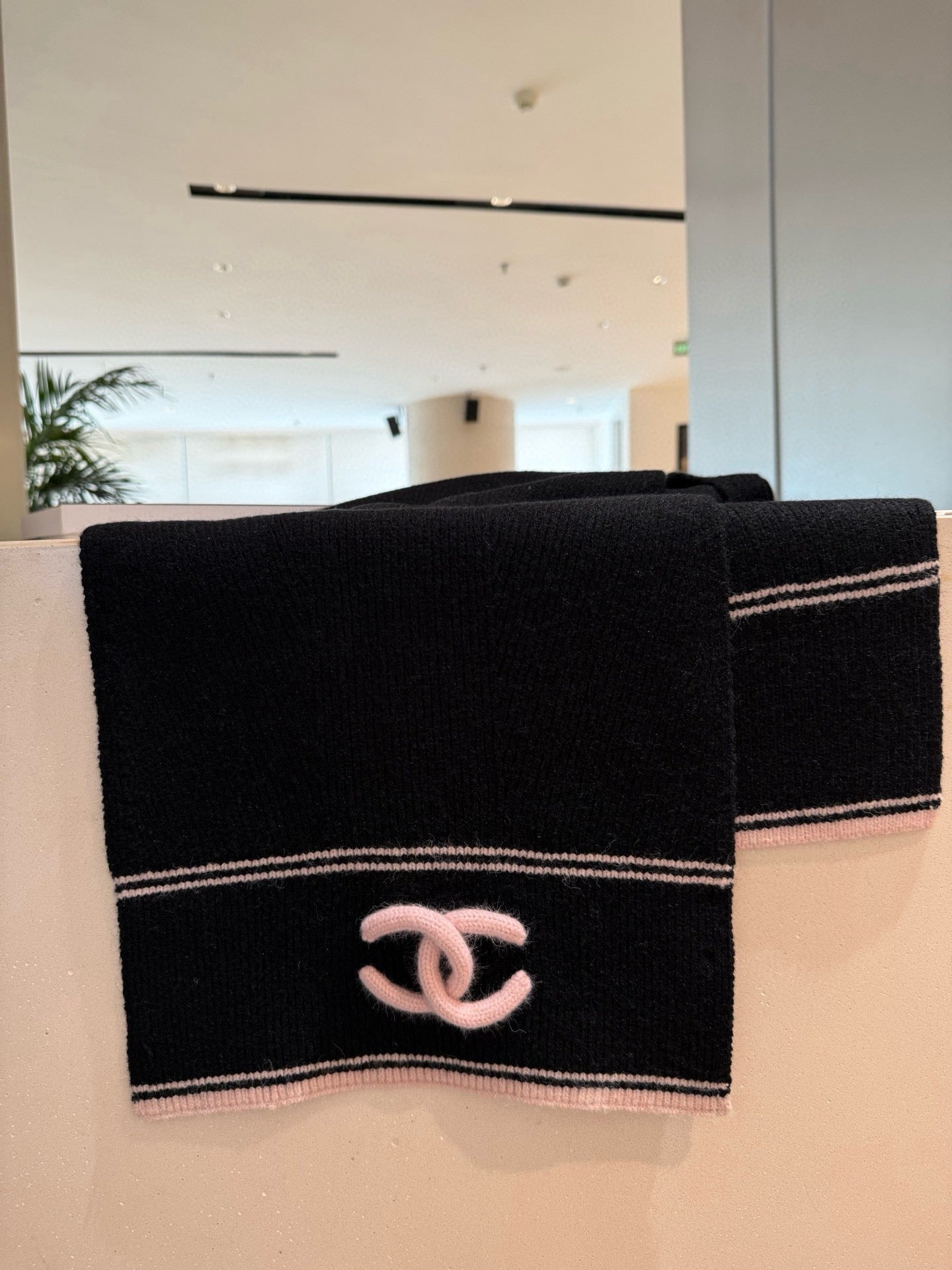 CHANEL 26S SCARF 190 IN KNITTED CASHMERE 309393