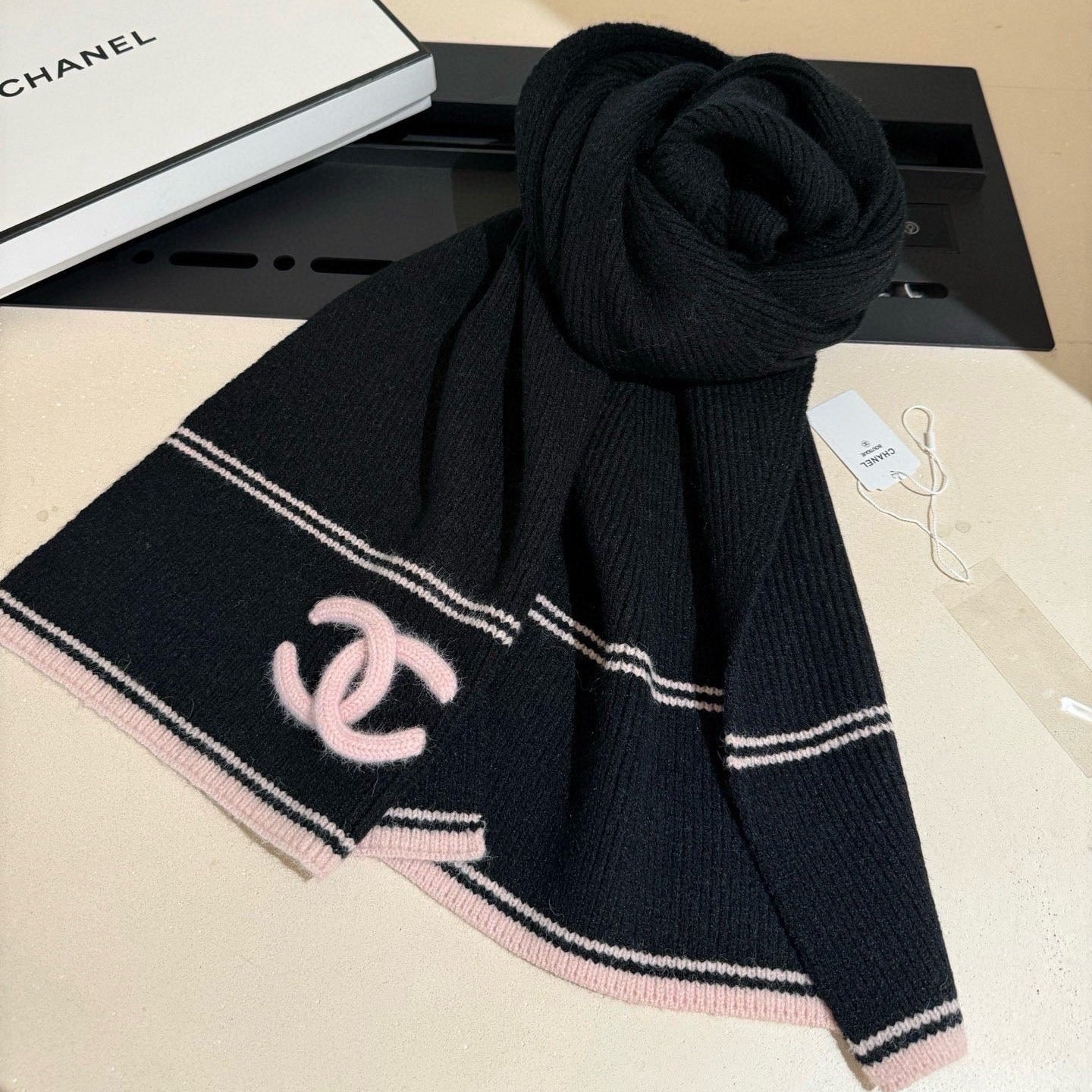 CHANEL 26S SCARF 190 IN KNITTED CASHMERE 309393