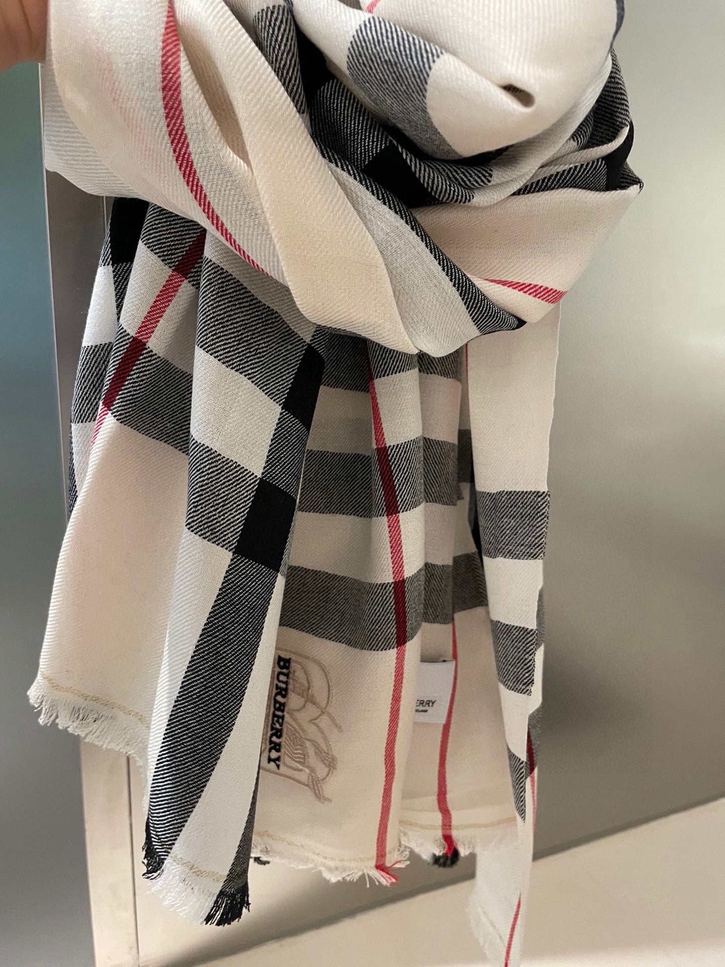 BURBERRY 26S SCARF 200CM IN CASHMERE 215173