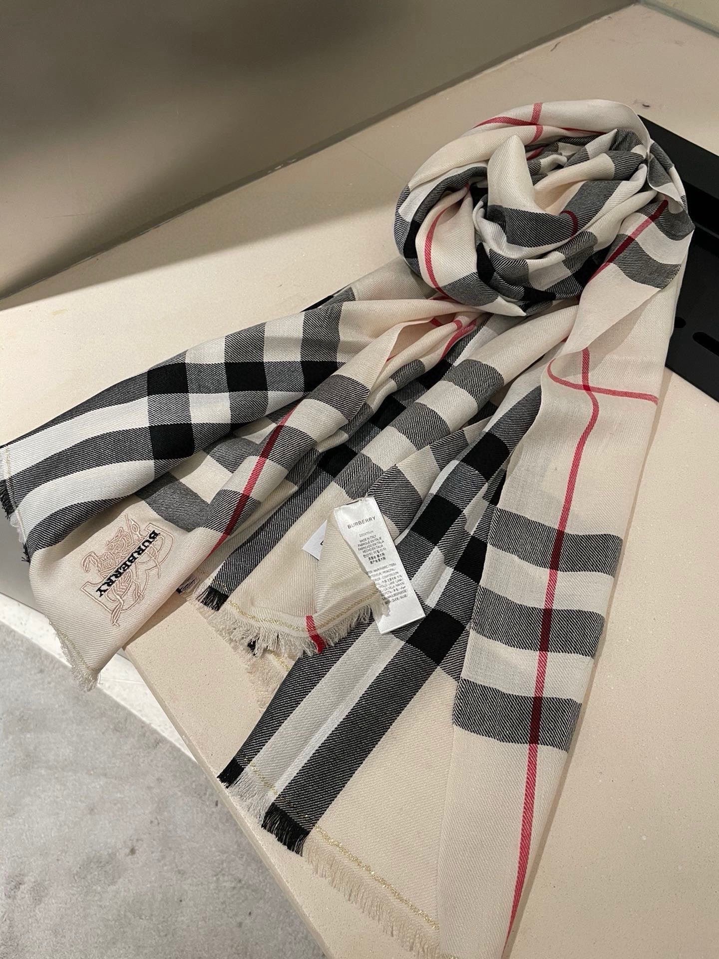 BURBERRY 26S SCARF 200CM IN CASHMERE 215173