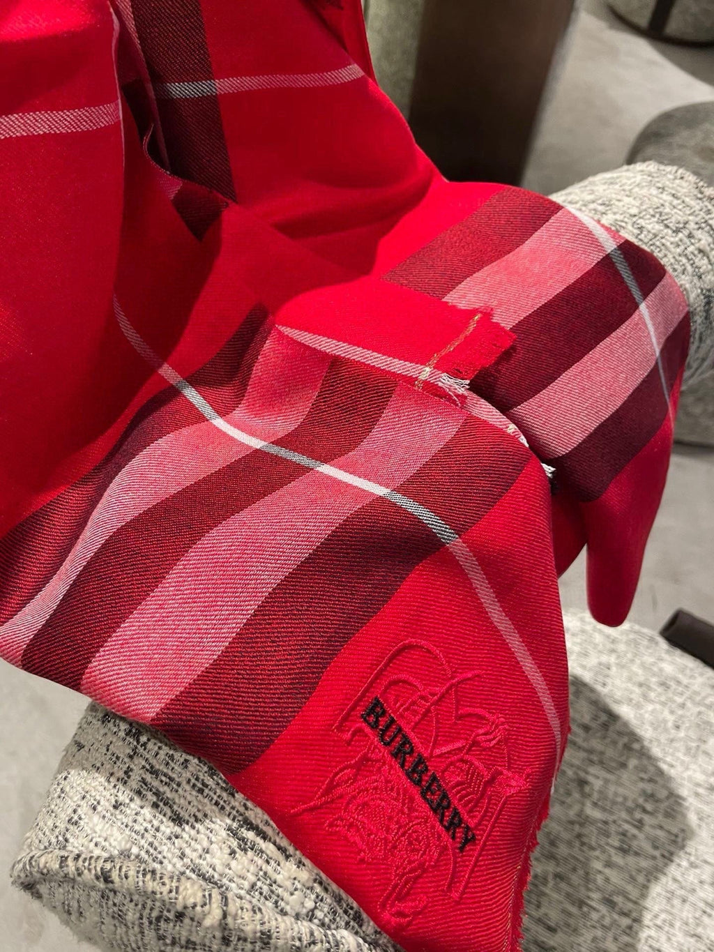 BURBERRY 26S SCARF 200CM IN CASHMERE 215175