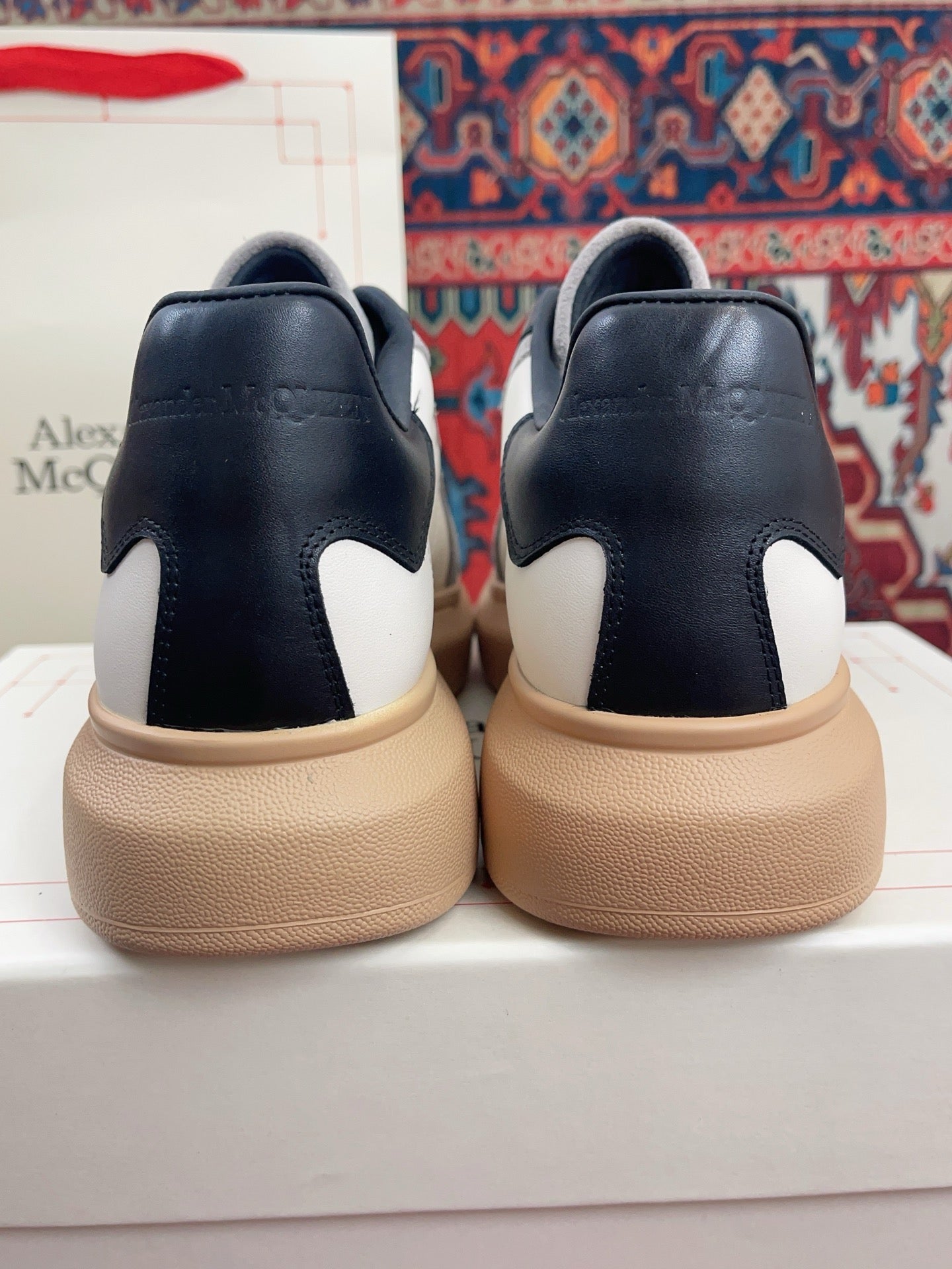 OVERSIZED RETRO SNEAKER IN WHITE BLACK GREY CALFSKIN