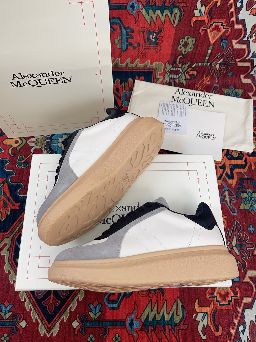 OVERSIZED RETRO SNEAKER IN WHITE BLACK GREY CALFSKIN