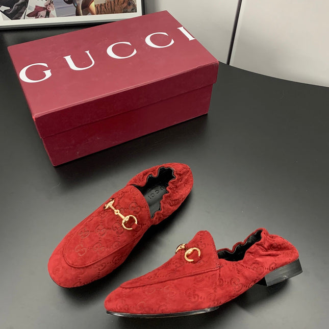 GUCCI 26S LOAFERS IN RED SUEDE WITH GOLD HARDWARE