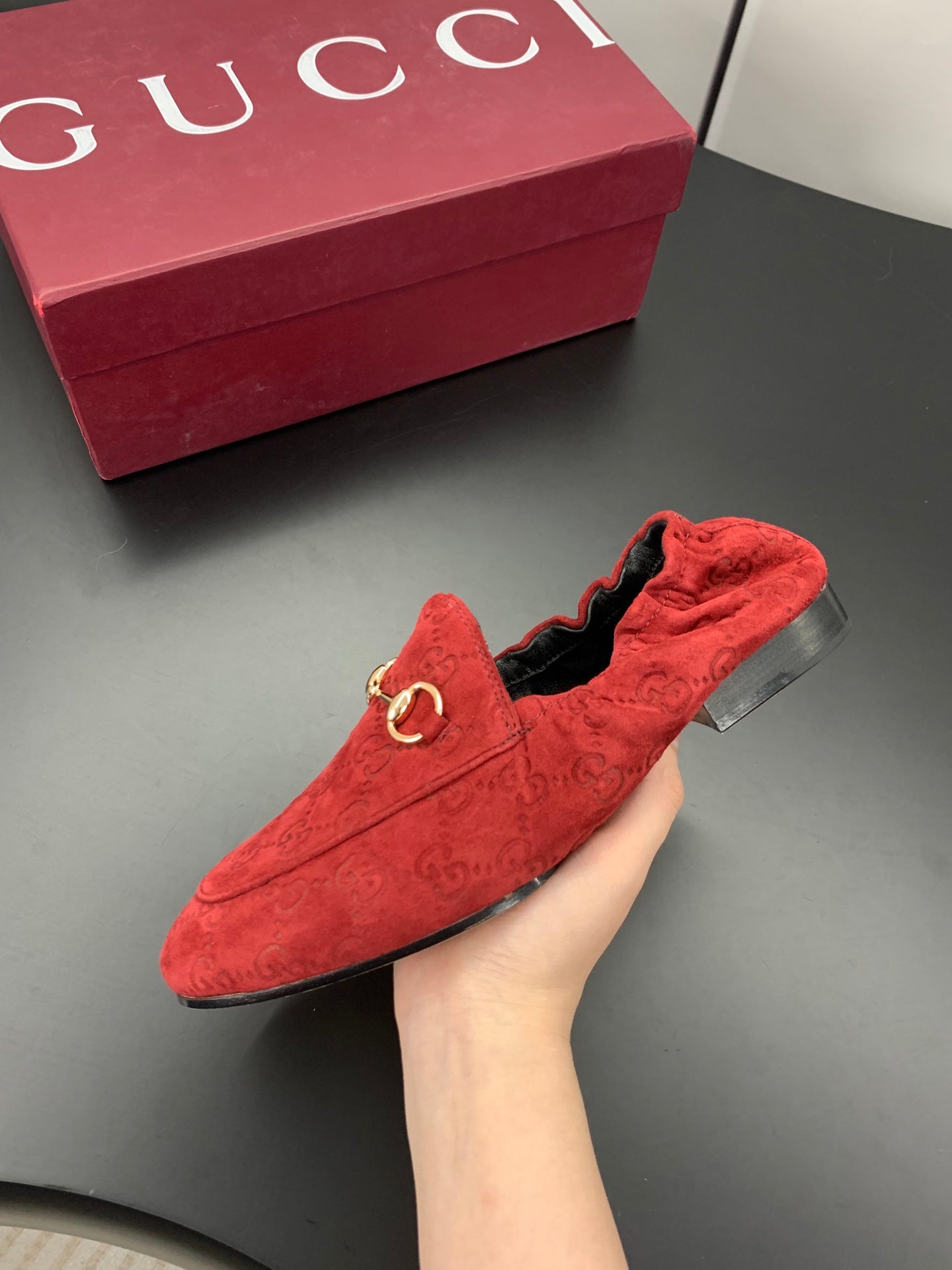GUCCI 26S LOAFERS IN RED SUEDE WITH GOLD HARDWARE