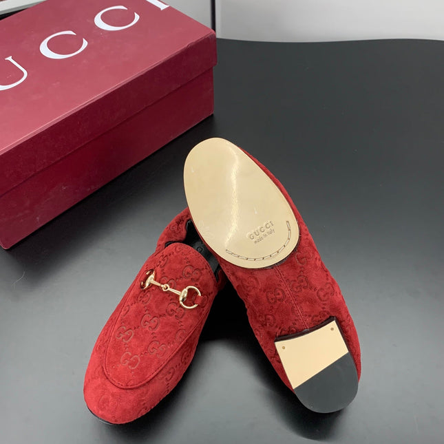 GUCCI 26S LOAFERS IN RED SUEDE WITH GOLD HARDWARE