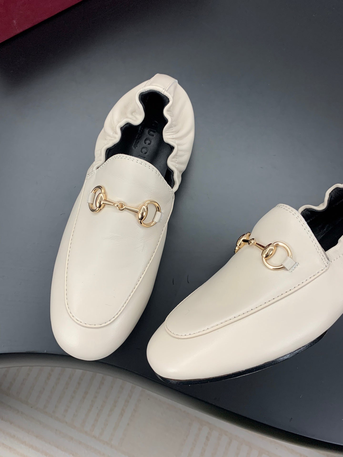 GUCCI 26S LOAFERS IN CREAM WHITE CALFSKIN