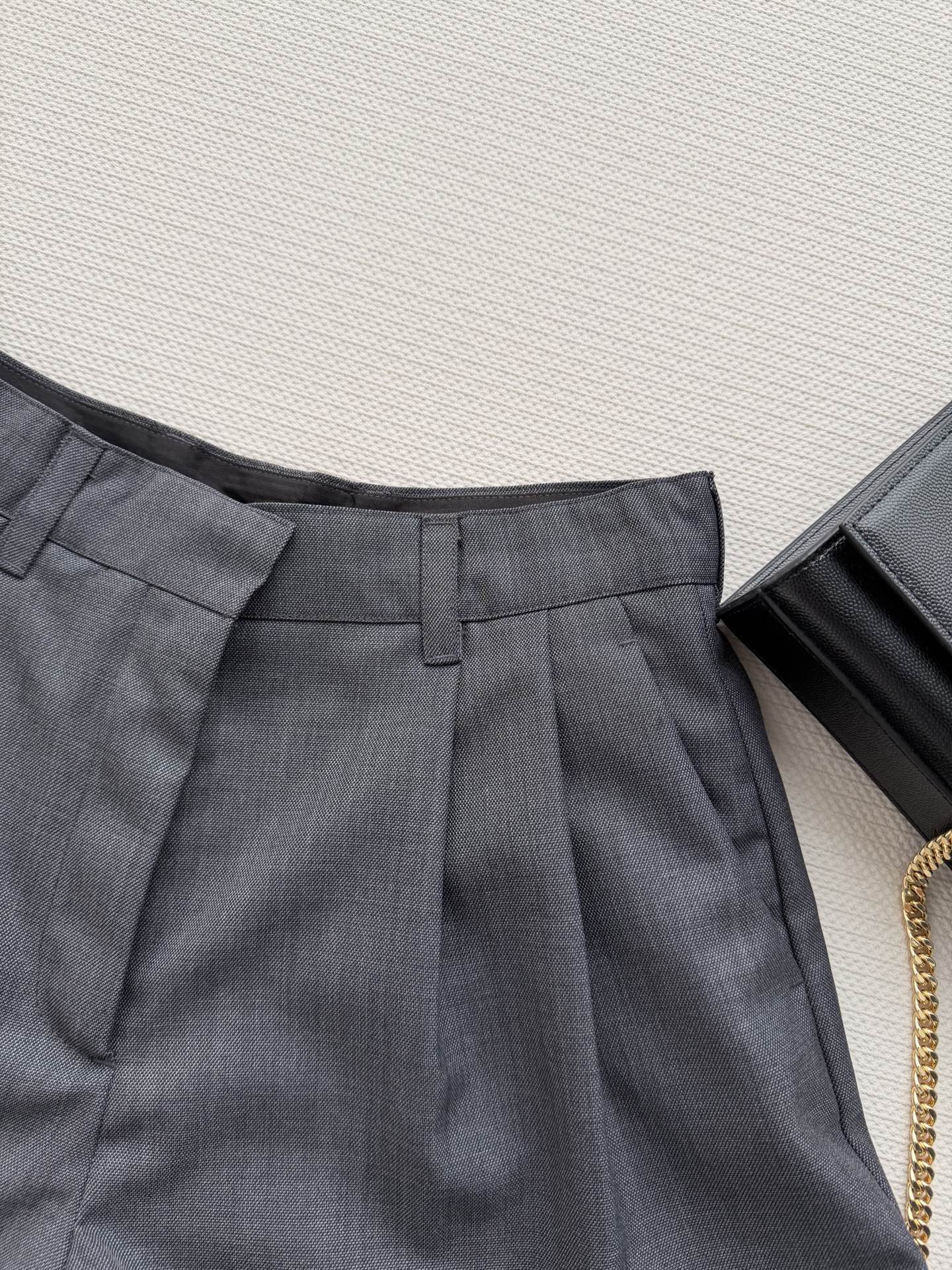 PRADA 26S SHORTS 760