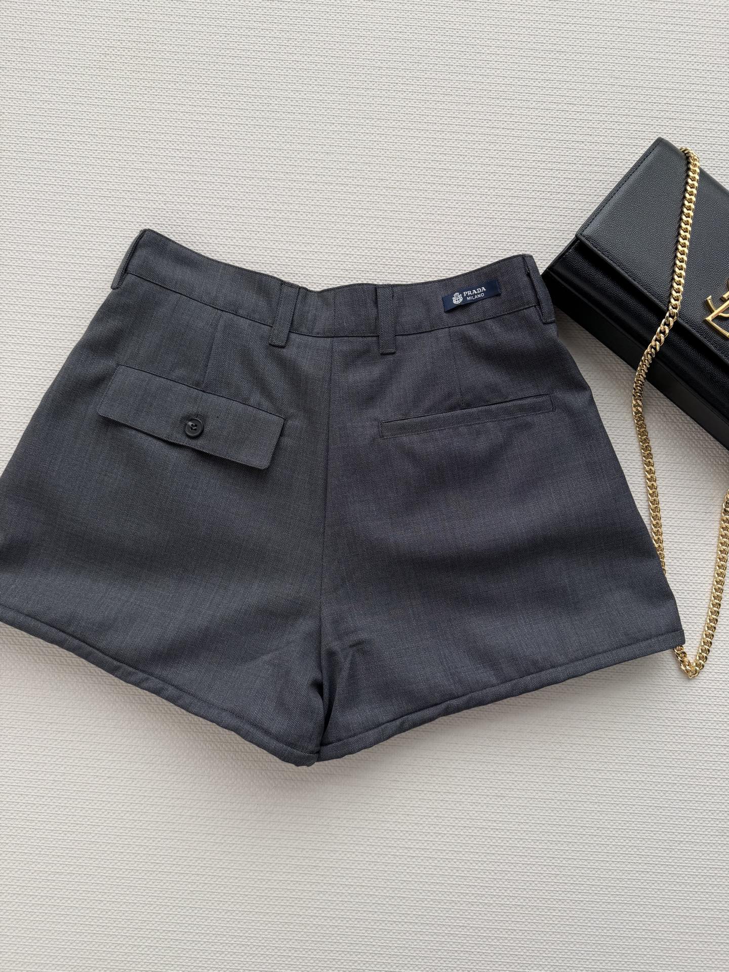 PRADA 26S SHORTS 760