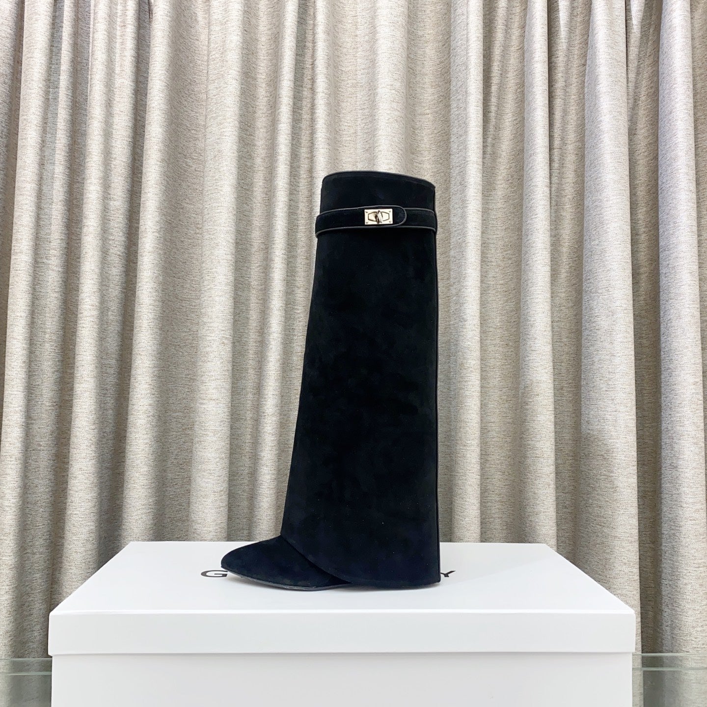SHARK LOCK BOOTS 95 IN BLACK SUEDE