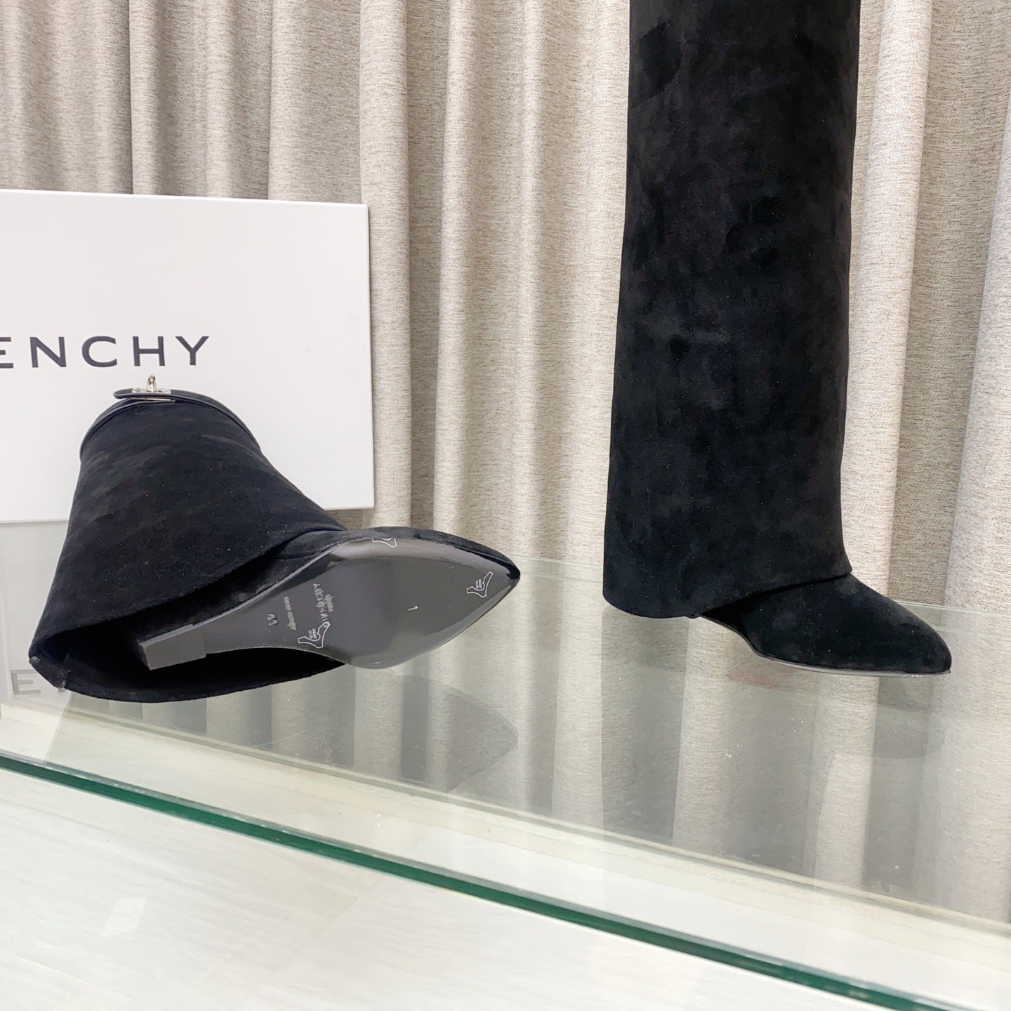 SHARK LOCK BOOTS 95 IN BLACK SUEDE