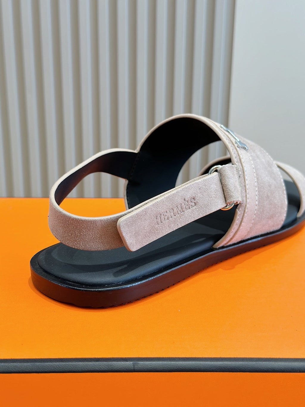 HM HENRIO FLAT SANDAL LIGHT GRAY SUEDE