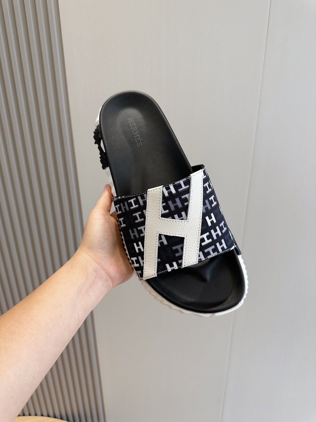 HM SLIPPERS BLACK MONOGRAM CANVAS