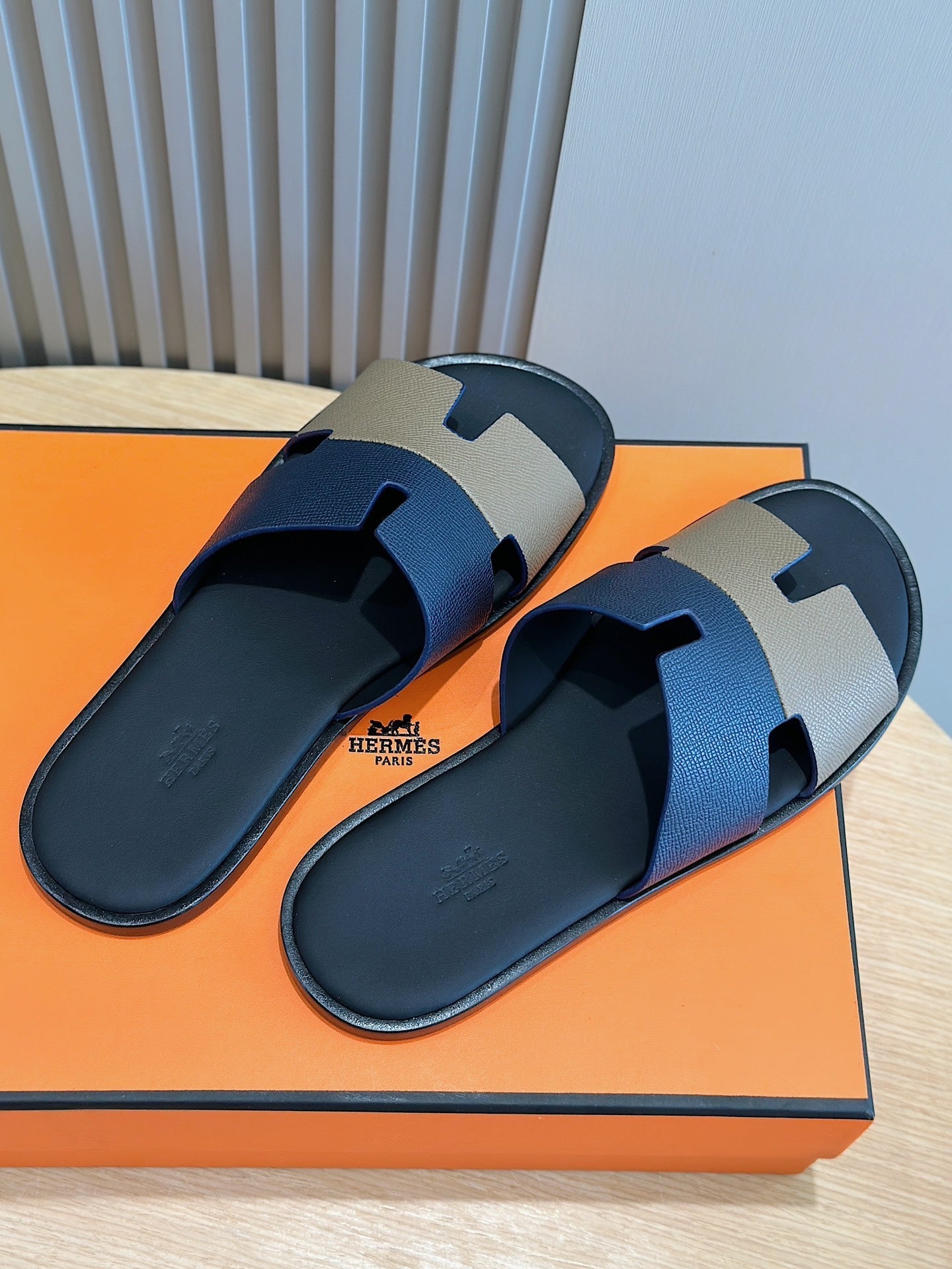 HM IZMIR SANDAL NAVY AND GRAY CALFSKIN